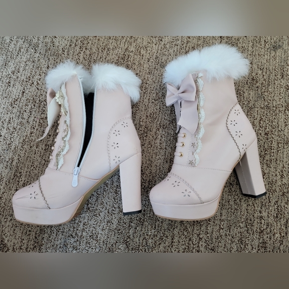 Pink high heel boots - Picture 1 of 3